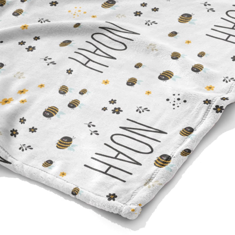 bee blanket front close up